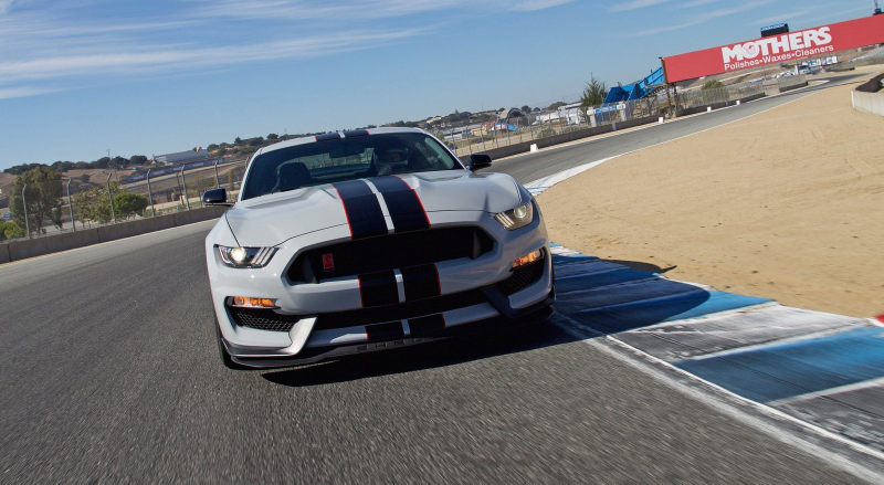 Illustration for article titled The Ford Shelby GT350R Is The Best Performance Car Ford's Ever Built